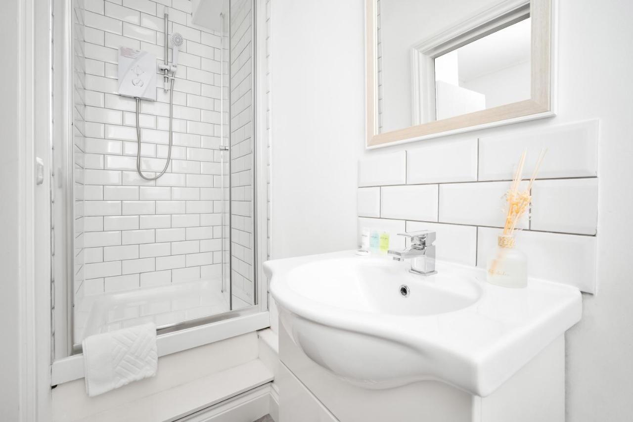 Beautiful Waterside Apartment - Parking - Perry Barr - Top Rated Birmingham Dış mekan fotoğraf