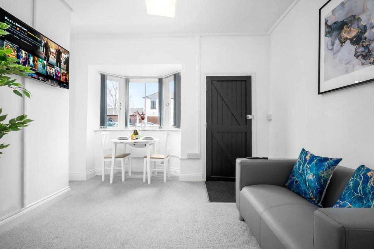 Beautiful Waterside Apartment - Parking - Perry Barr - Top Rated Birmingham Dış mekan fotoğraf