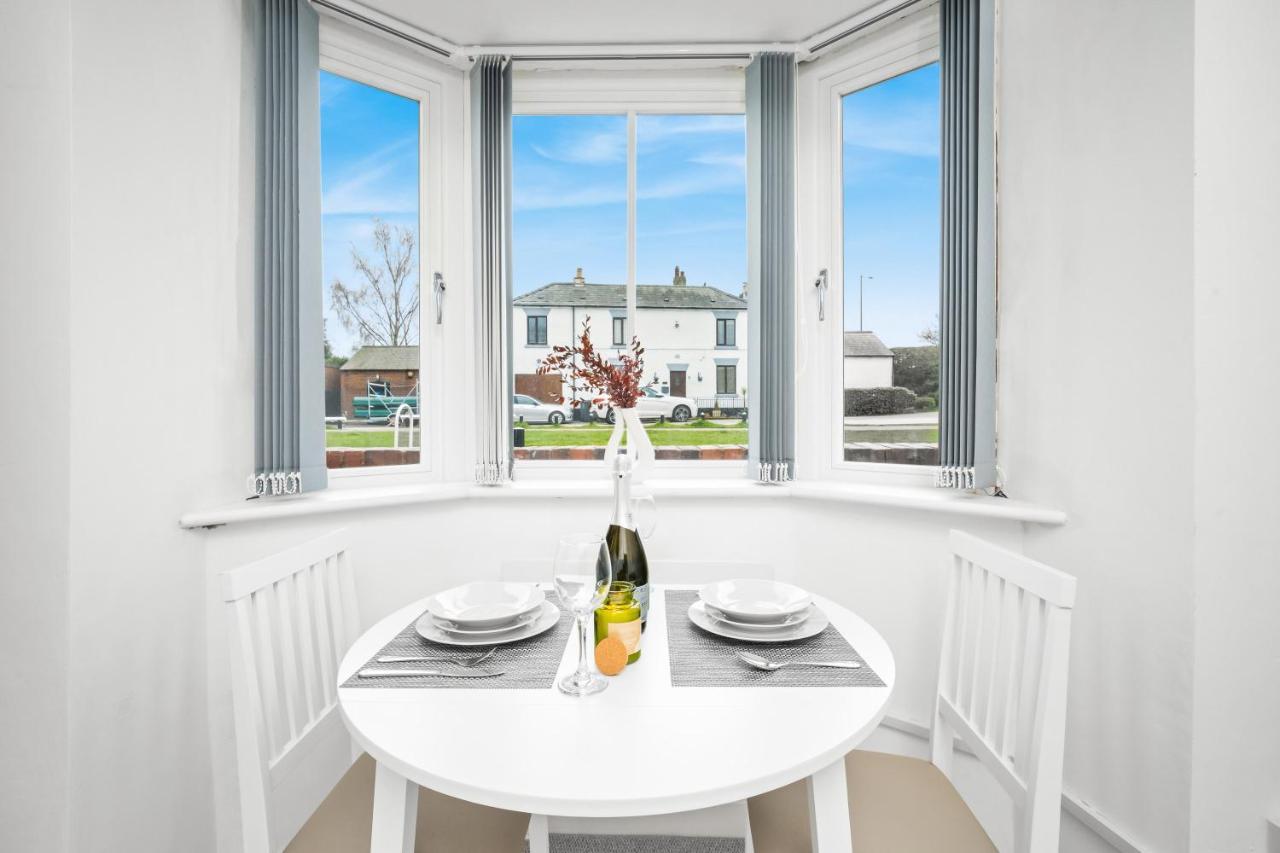 Beautiful Waterside Apartment - Parking - Perry Barr - Top Rated Birmingham Dış mekan fotoğraf