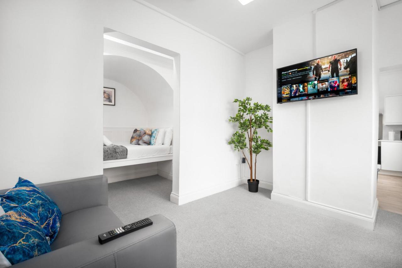 Beautiful Waterside Apartment - Parking - Perry Barr - Top Rated Birmingham Dış mekan fotoğraf