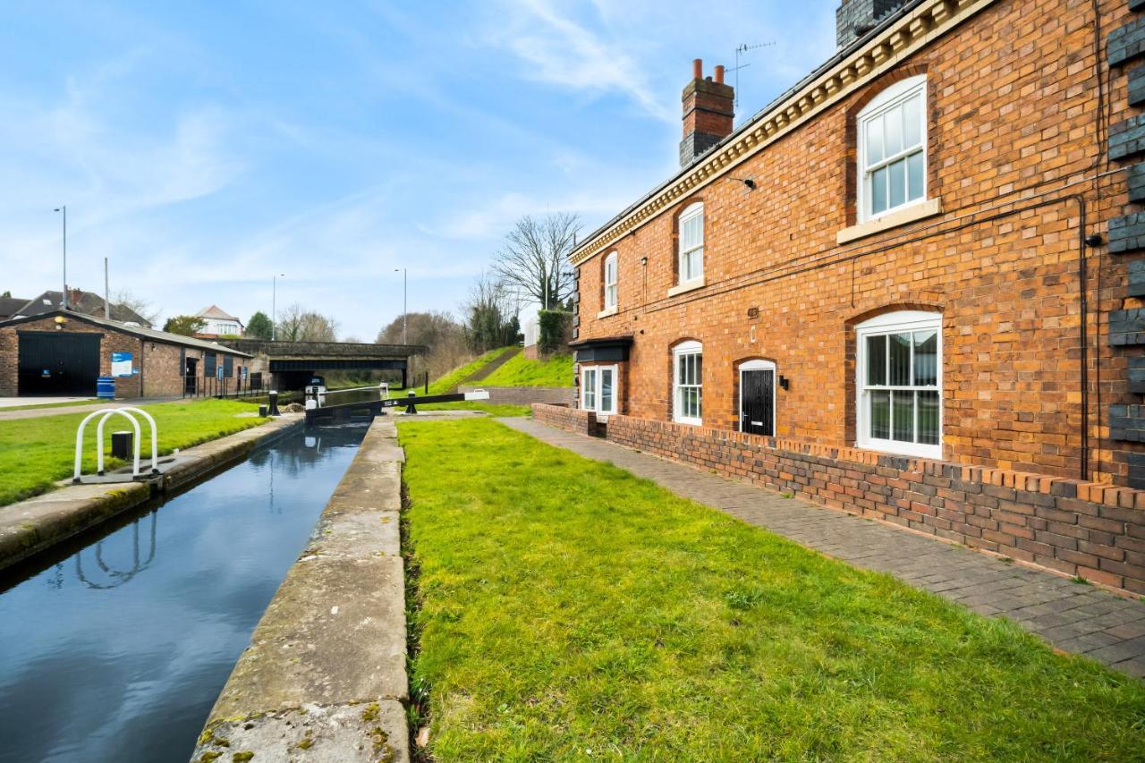 Beautiful Waterside Apartment - Parking - Perry Barr - Top Rated Birmingham Dış mekan fotoğraf