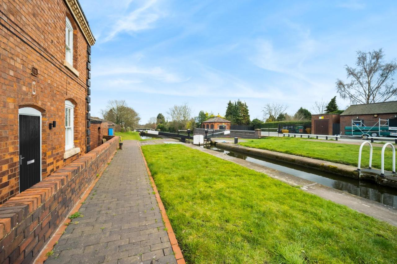 Beautiful Waterside Apartment - Parking - Perry Barr - Top Rated Birmingham Dış mekan fotoğraf