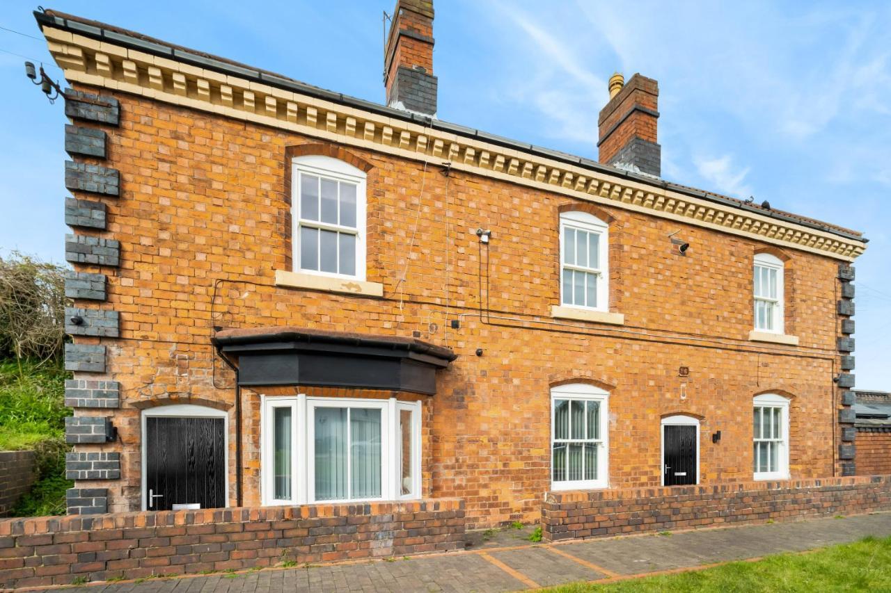 Beautiful Waterside Apartment - Parking - Perry Barr - Top Rated Birmingham Dış mekan fotoğraf