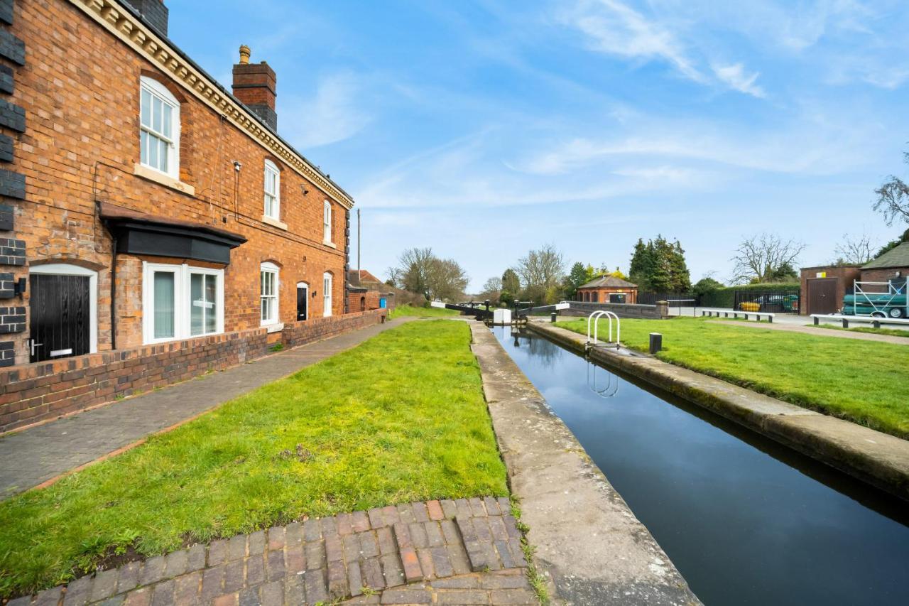 Beautiful Waterside Apartment - Parking - Perry Barr - Top Rated Birmingham Dış mekan fotoğraf